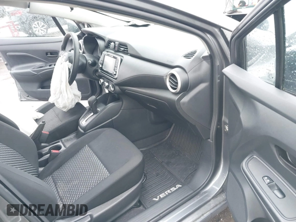 2022 Nissan Versa S z VIN 3N1CN8DV9NL821341, wystawiony jako IAAI lot #41963545 z przebiegiem 49 159 mil mil oraz . Historia ofert i sprzedaży dostępna na DreamBid. Obrazek 5.