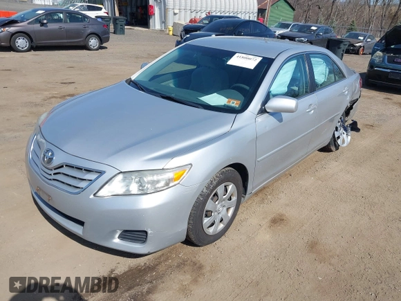 2011 Toyota Camry LE with VIN 4T4BF3EK6BR187499, listed as a IAAI auction lot 41800072 with 186,062 mi miles. Bid and sale history available at carsss.com. Image 2.
