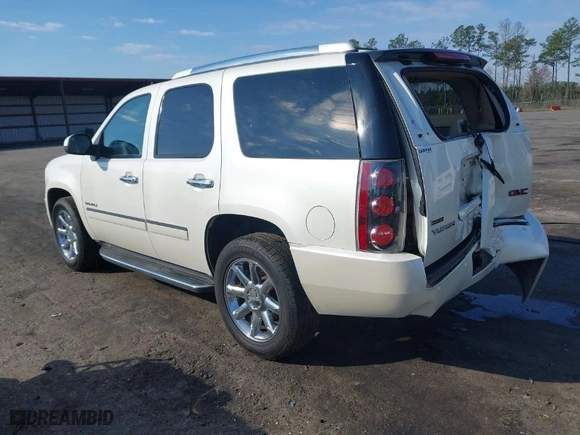 2012 GMC Yukon Denali with VIN 1GKS1EEF5CR156426, listed as a IAAI auction lot 41673781 with 147,022 mi miles. Bid and sale history available at carsss.com. Image 3.