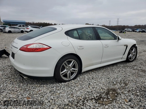 2012 Porsche Panamera z VIN WP0AA2A78CL011534, wystawiony jako Copart lot #82832404 z przebiegiem 136 808 mil mil oraz Szkoda całkowita • Salvage title. Historia ofert i sprzedaży dostępna na DreamBid. Obrazek 3.
