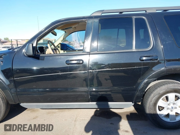 2010 Ford Explorer XLT z VIN 1FMEU6DE6AUA59210, wystawiony jako IAAI lot #41999624 z przebiegiem 131 373 mil mil oraz . Historia ofert i sprzedaży dostępna na DreamBid. Obrazek 14.