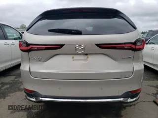 2025 Mazda CX-90 Premium Plus z VIN JM3KKEHA4S1208142, wystawiony jako Copart lot #56283165 z przebiegiem 1581 mil mil oraz Szkody całkowita. Historia ofert i sprzedaży dostępna na DreamBid. Obrazek 6.