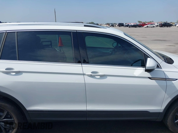 2024 Volkswagen Tiguan SE with VIN 3VVNB7AX2RM140292, listed as a IAAI auction lot 41899150 with 3,171 mi miles and . Bid and sale history available at DreamBid. Image 14.