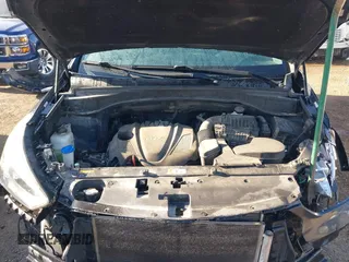 2016 Hyundai Santa Fe z VIN 5XYZUDLB3GG312687, wystawiony jako IAAI lot #42096854 z przebiegiem 162 586 mil mil oraz . Historia ofert i sprzedaży dostępna na DreamBid. Obrazek 10.