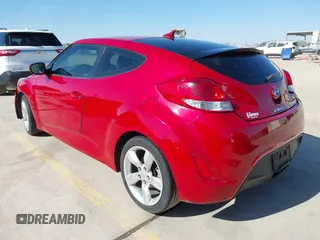 2013 Hyundai Veloster w/Gray Int z VIN KMHTC6AD0DU118150, wystawiony jako IAAI lot #41796309 z przebiegiem 249 384 mil mil oraz . Historia ofert i sprzedaży dostępna na DreamBid. Obrazek 3.