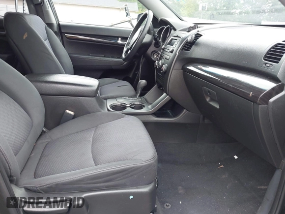 2011 Kia Sorento LX with VIN 5XYKT4A27BG139742, listed as a IAAI auction lot 42220847 with 240,172 mi miles and . Bid and sale history available at carsss.com. Image 5.