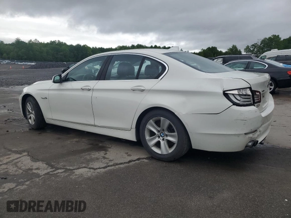 2013 BMW 5 Series 528i xDrive z VIN WBAXH5C51DD106531, wystawiony jako Copart lot #57631545 z przebiegiem 133 926 mil mil oraz Szkoda całkowita • Salvage title. Historia ofert i sprzedaży dostępna na DreamBid. Obrazek 2.