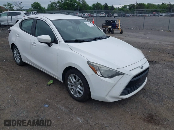 2016 Scion iA z VIN 3MYDLBZV6GY138680, wystawiony jako IAAI lot #42240425 z przebiegiem 100 191 mil mil oraz . Historia ofert i sprzedaży dostępna na DreamBid. Obrazek 1.