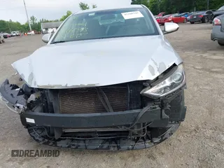 2017 Hyundai Elantra SE z VIN 5NPD74LF5HH171006, wystawiony jako IAAI lot #42268343 z przebiegiem 83 303 mil mil oraz . Historia ofert i sprzedaży dostępna na DreamBid. Obrazek 12.