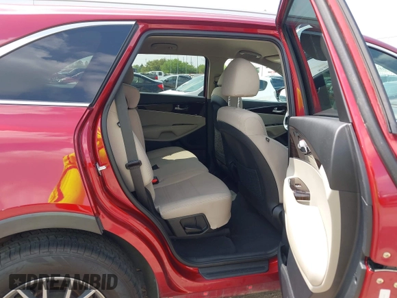 2019 Kia Sorento LX with VIN 5XYPG4A3XKG527468, listed as a IAAI auction lot 41904631 with 93,525 mi miles. Bid and sale history available at carsss.com. Image 8.