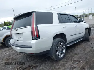 2019 Cadillac Escalade Luxury z VIN 1GYS4BKJ1KR301383, wystawiony jako IAAI lot #42205536 z przebiegiem 52 580 mil mil oraz . Historia ofert i sprzedaży dostępna na DreamBid. Obrazek 4.