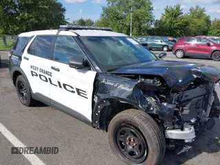 2022 Ford Police Interceptor Utility z VIN 1FM5K8AB4NGA26397, wystawiony jako IAAI lot #37667359 z przebiegiem 9526 mil mil oraz . Historia ofert i sprzedaży dostępna na DreamBid. Obrazek 1.