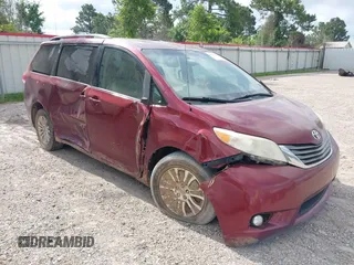 2013 Toyota Sienna XLE AAS z VIN 5TDYK3DC5DS380894, wystawiony jako IAAI lot #42271097 z przebiegiem 145 494 mil mil oraz . Historia ofert i sprzedaży dostępna na DreamBid. Obrazek 1.