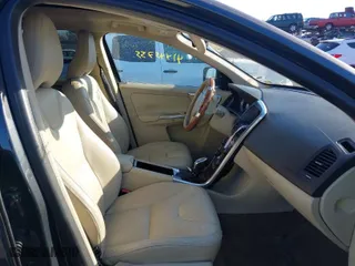 2013 Volvo XC60 3.2L with VIN YV4952DZ3D2370105, listed as a IAAI auction lot 41445755 with 1 mi miles. Bid and sale history available at carsss.com. Image 5.