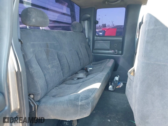 2000 Chevrolet Silverado 2500 LT with VIN 1GCGK29U1YE263011, listed as a IAAI auction lot 41634632 with 179,346 mi miles. Bid and sale history available at carsss.com. Image 8.