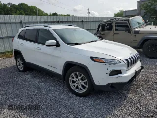 2017 Jeep Cherokee Latitude z VIN 1C4PJLCB6HW628924, wystawiony jako Copart lot #55154895 z przebiegiem 70 645 mil mil oraz Szkoda całkowita • Salvage title. Historia ofert i sprzedaży dostępna na DreamBid. Obrazek 4.