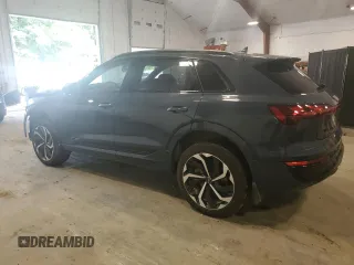 2024 Audi Q8 e-tron z VIN WA15ABGE5RB025102, wystawiony jako Copart lot #65831524 z przebiegiem 10 623 mil mil oraz Szkody całkowita. Historia ofert i sprzedaży dostępna na DreamBid. Obrazek 2.