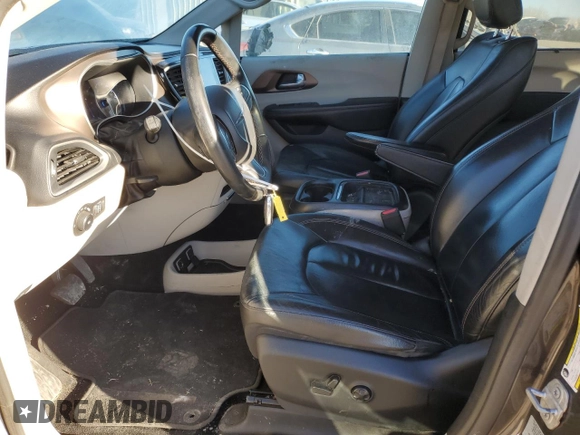 2017 Chrysler Pacifica Touring L with VIN 2C4RC1BG7HR569315, listed as a Copart auction lot 47018605 with 131,519 mi miles and Salvage Title. Bid and sale history available at DreamBid. Image 7.