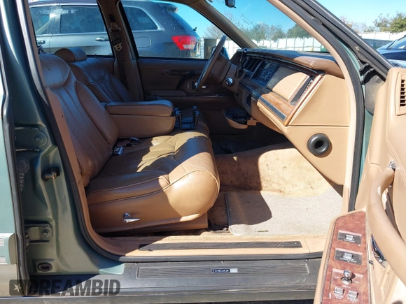 1994 Lincoln Town Car Signature z VIN 1LNLM82W4RY785151, wystawiony jako IAAI lot #41638398 z przebiegiem Nie podano mil oraz . Historia ofert i sprzedaży dostępna na DreamBid. Obrazek 5.