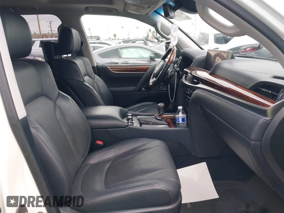 2018 Lexus LX 570 z VIN JTJHY7AX6J4265951, wystawiony jako IAAI lot #41919574 z przebiegiem 59 314 mil mil oraz . Historia ofert i sprzedaży dostępna na DreamBid. Obrazek 5.