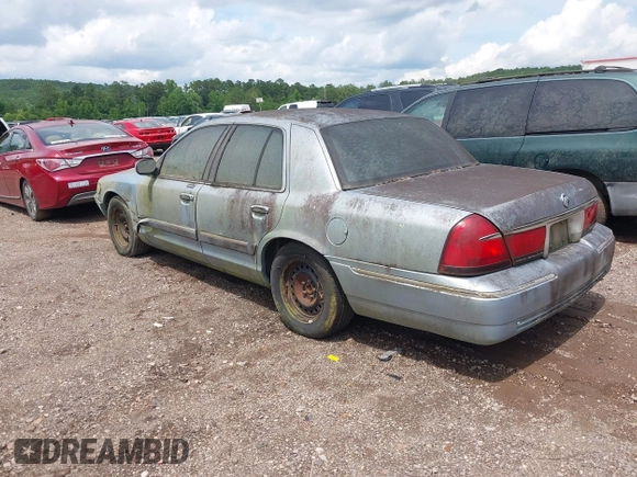 1999 Mercury Grand Marquis GS z VIN 2MEFM74W8XX686921, wystawiony jako IAAI lot #42374777 z przebiegiem 185 166 mil mil oraz . Historia ofert i sprzedaży dostępna na DreamBid. Obrazek 3.