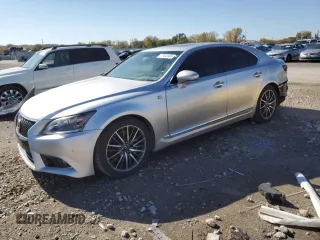2013 Lexus LS 460 z VIN JTHCL5EF7D5017562, wystawiony jako Copart lot #77442404 z przebiegiem 165 491 mil mil oraz Czysty tytuł • Clean title. Historia ofert i sprzedaży dostępna na DreamBid. Obrazek 1.