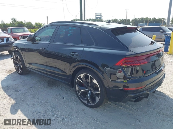 2024 Audi RS Q8 z VIN WU1ARBF15RD005841, wystawiony jako IAAI lot #42187837 z przebiegiem 8 379 mil mil oraz . Historia ofert i sprzedaży dostępna na DreamBid. Obrazek 3.