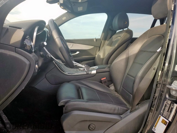 2019 Mercedes-Benz GLC 300 with VIN WDC0G4JB0KV171740, listed as a Copart auction lot 65923285 with 33,764 mi miles and Clean title. Bid and sale history available at DreamBid. Image 7.