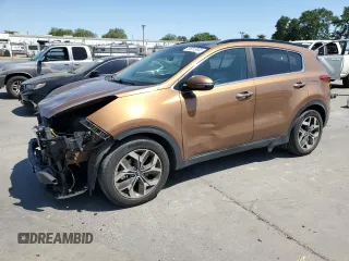 2020 Kia Sportage EX z VIN KNDPN3AC4L7641853, wystawiony jako Copart lot #55013835 z przebiegiem 46 910 mil mil oraz Szkoda całkowita • Salvage title. Historia ofert i sprzedaży dostępna na DreamBid. Obrazek 1.