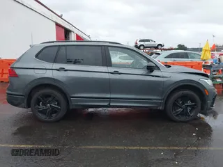 2024 Volkswagen Tiguan SE R-Line Black with VIN 3VV8B7AX8RM141105, listed as a IAAI auction lot 40923212 with 2,698 mi miles and . Bid and sale history available at DreamBid. Image 13.