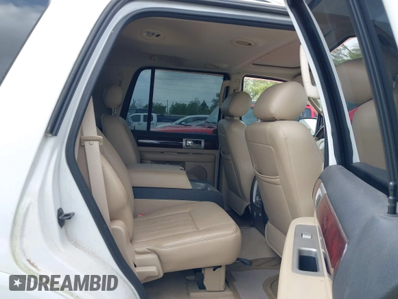 2006 Lincoln Navigator Luxury z VIN 5LMFU27576LJ27131, wystawiony jako IAAI lot #41927620 z przebiegiem 126 423 mil mil oraz . Historia ofert i sprzedaży dostępna na DreamBid. Obrazek 8.