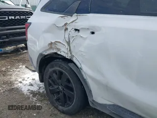 2022 Kia Sorento X-Line S z VIN 5XYRLDLCXNG150954, wystawiony jako IAAI lot #41581664 z przebiegiem 52 382 mil mil oraz . Historia ofert i sprzedaży dostępna na DreamBid. Obrazek 6.