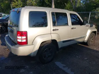 2008 Jeep Liberty Sport with VIN 1J8GP28K88W171737, listed as a IAAI auction lot 41872857 with 220,685 mi miles. Bid and sale history available at carsss.com. Image 4.