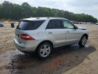 2013 Mercedes-Benz M 350 z VIN 4JGDA5JB5DA134624, wystawiony jako Copart lot #55031775 z przebiegiem 123 061 mil mil oraz Szkoda całkowita • Salvage title. Historia ofert i sprzedaży dostępna na DreamBid. Obrazek 3.