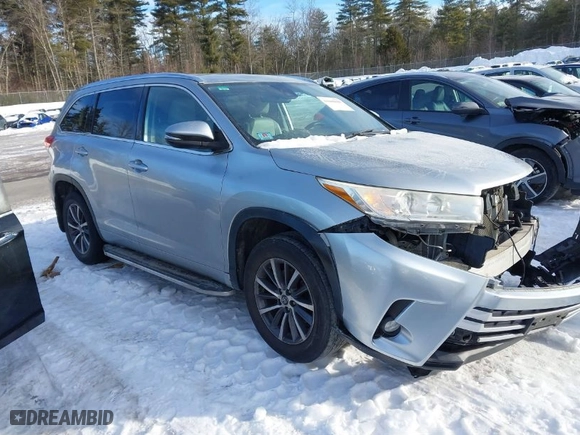 2018 Toyota Highlander SE with VIN 5TDJZRFH4JS544088, listed as a IAAI auction lot 41600688 with 44,187 mi miles. Bid and sale history available at carsss.com. Image 1.