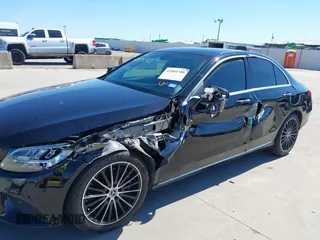2021 Mercedes-Benz C 300 z VIN W1KWF8DB0MR618283, wystawiony jako IAAI lot #42084388 z przebiegiem 66 565 mil mil oraz . Historia ofert i sprzedaży dostępna na DreamBid. Obrazek 6.