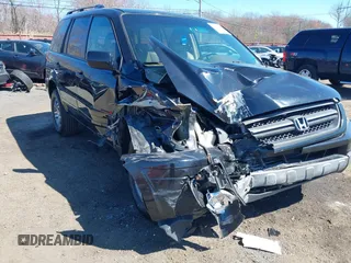 2005 Honda Pilot EX-L with VIN 5FNYF18555B043104, listed as a IAAI auction lot 41888235 with 127,781 mi miles. Bid and sale history available at carsss.com. Image 17.