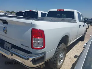 2022 Ram 2500 Tradesman z VIN 3C6UR5HJ7NG351676, wystawiony jako IAAI lot #42728688 z przebiegiem 90 318 mil mil oraz . Historia ofert i sprzedaży dostępna na DreamBid. Obrazek 4.