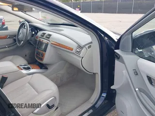 2006 Mercedes-Benz R-Class 3.5L with VIN 4JGCB65E16A026362, listed as a IAAI auction lot 41566013 with 110,626 mi miles. Bid and sale history available at carsss.com. Image 5.