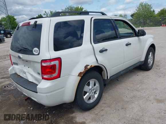 2012 Ford Escape XLT z VIN 1FMCU9DG2CKB18584, wystawiony jako IAAI lot #42469881 z przebiegiem 166 469 mil mil oraz . Historia ofert i sprzedaży dostępna na DreamBid. Obrazek 4.