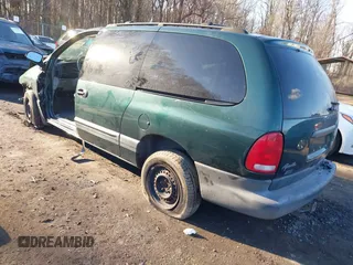 1998 Plymouth Voyager SE z VIN 1P4GP44G4WB769991, wystawiony jako IAAI lot #41508324 z przebiegiem 129 915 mil mil oraz . Historia ofert i sprzedaży dostępna na DreamBid. Obrazek 3.