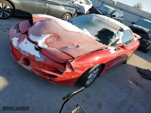 1998 Pontiac Firebird Formula with VIN 2G2FV22G8W2217809, listed as a Copart auction lot 82886224 with 0 miles and Salvage Title. Bid and sale history available at carsss.com. Image 1.