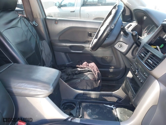 2006 Honda Pilot EX with VIN 2HKYF18456H516414, listed as a IAAI auction lot 41784477 with 241,735 mi miles. Bid and sale history available at carsss.com. Image 5.