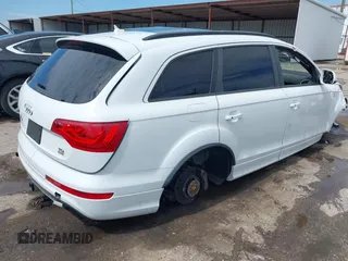 2015 Audi Q7 Prestige with VIN WA1WMAFE9FD023781, listed as a IAAI auction lot 42453124 with Not provided miles and . Bid and sale history available at DreamBid. Image 4.