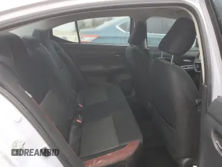 2024 Nissan Versa SR z VIN 3N1CN8FVXRL821142, wystawiony jako Copart lot #49579195 z przebiegiem 24 459 mil mil oraz Szkoda całkowita • Salvage title. Historia ofert i sprzedaży dostępna na DreamBid. Obrazek 10.