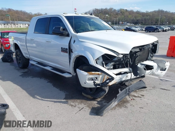2018 Ram 2500 Big Horn z VIN 3C6UR5ML1JG177542, wystawiony jako IAAI lot #41850767 z przebiegiem 81 253 mil mil oraz . Historia ofert i sprzedaży dostępna na DreamBid. Obrazek 1.