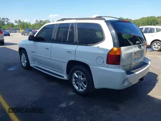 2006 GMC Envoy Denali z VIN 1GKET63M362305394, wystawiony jako IAAI lot #42317806 z przebiegiem 250 565 mil mil oraz . Historia ofert i sprzedaży dostępna na DreamBid. Obrazek 3.
