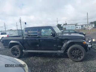 2023 Jeep Gladiator High Altitude z VIN 1C6HJTFG0PL504618, wystawiony jako IAAI lot #41877983 z przebiegiem 26 402 mil mil oraz . Historia ofert i sprzedaży dostępna na DreamBid. Obrazek 14.