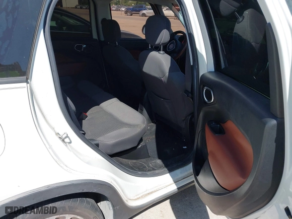 2014 FIAT 500L Trekking with VIN ZFBCFADH2EZ007586, listed as a IAAI auction lot 42040589 with 69,793 mi miles. Bid and sale history available at carsss.com. Image 8.