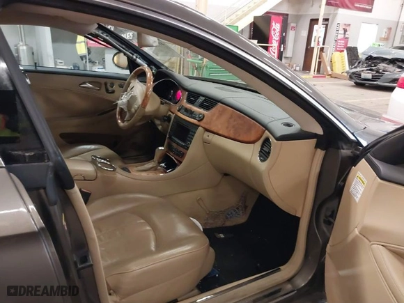 2006 Mercedes-Benz CLS-Class with VIN WDDDJ75X56A014093, listed as a IAAI auction lot 41577159 with 126,922 mi miles. Bid and sale history available at carsss.com. Image 5.